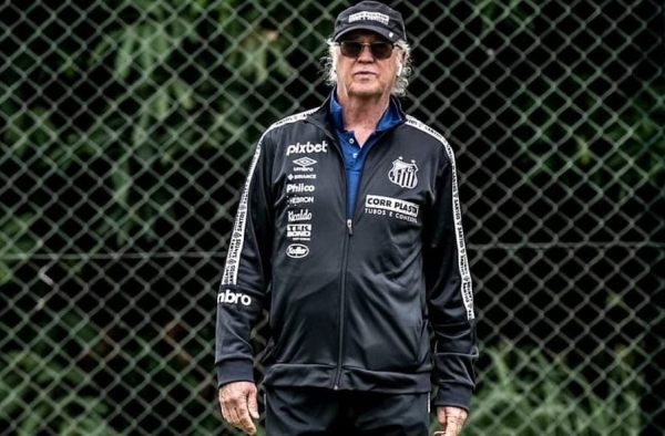 Santos corre antes do fechamento da janela, mas Falcão não garante novos reforços