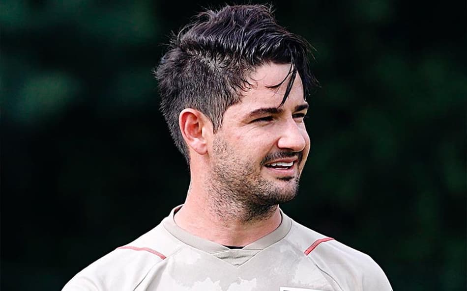 São Paulo adota cautela e não coloca prazo para estreia de Pato