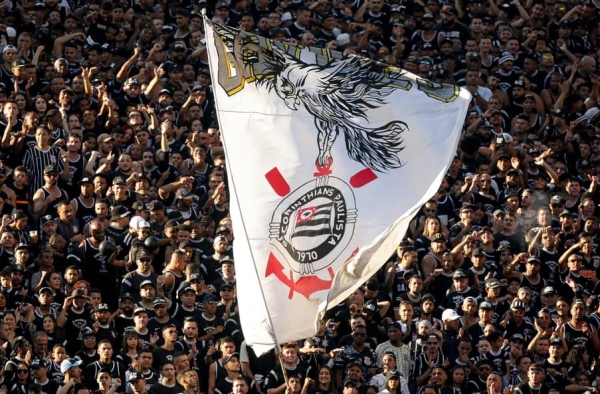 São Paulo não faz queixa criminal sobre gritos homofóbicos da torcida do Corinthians; arbitragem relata na súmula