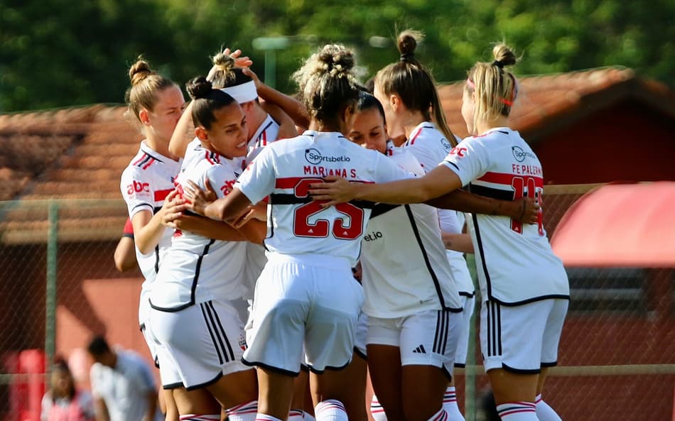 São Paulo vence o Athletico-PR e segue na briga para avançar de fase no Brasileirão Feminino