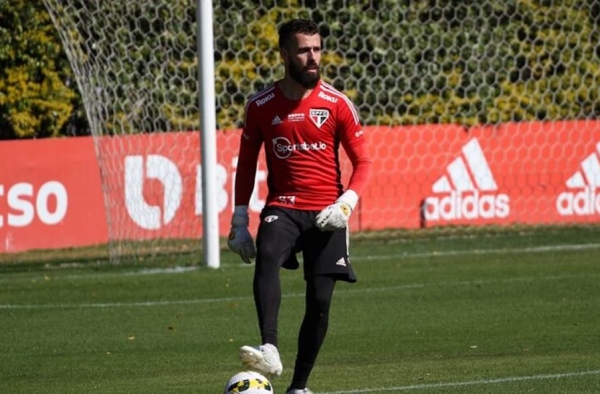 Sem viajar com o São Paulo para Fortaleza, Jandrei sofre fratura na mão