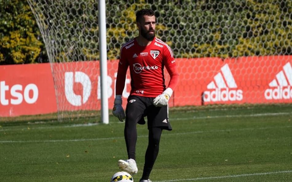 Sem viajar com o São Paulo para Fortaleza, Jandrei sofre fratura na mão