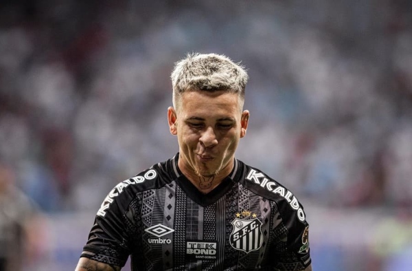 Soteldo foi cobrado pelo elenco do Santos após expulsão contra o América-MG