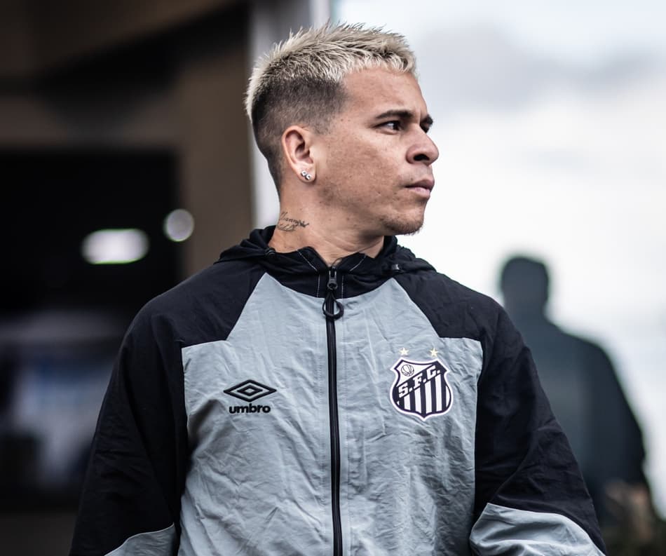 Soteldo se manifesta pela primeira vez após ser afastado do Santos