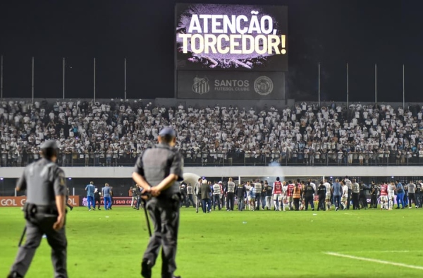 STJD reduz pena, e Santos terá torcida na Vila Belmiro contra o Grêmio