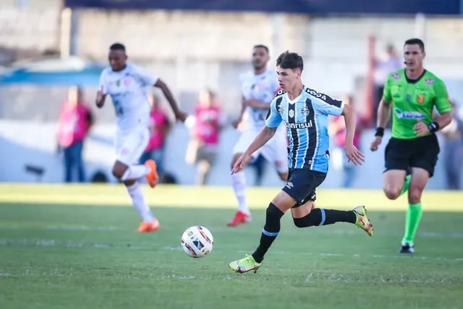 Surpresa no Gauchão, Zinho diz ter realizado sonho de infância com a conquista