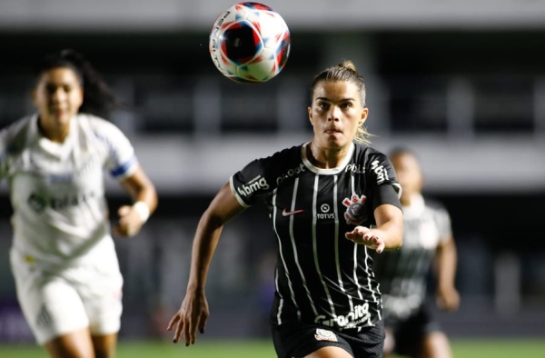 Tamires pede desculpas à torcida do Corinthians após supostamente ter usado chuteiras verdes em jogo pelo Paulistão Feminino