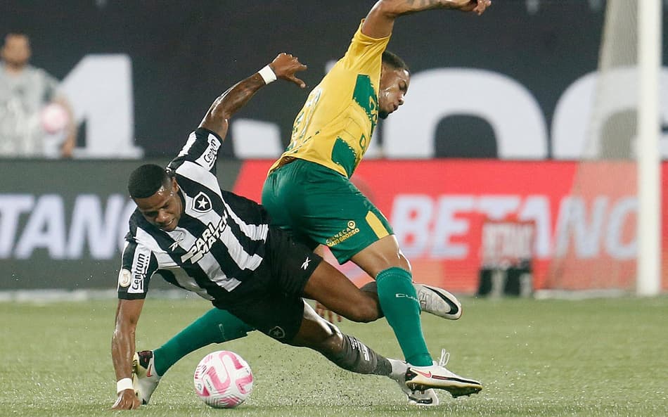 Tapetinho? Acostumado com sintético, Palmeiras estreia no novo gramado do Engenhão