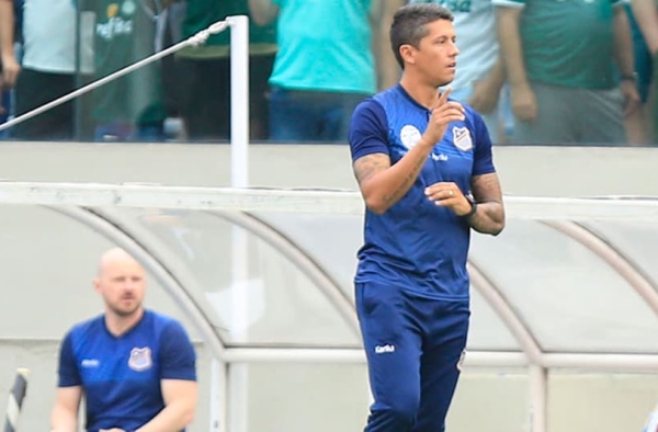 Técnico do Água Santa revela papo quente antes de vitória sobre o Palmeiras e vê final do Paulistão aberta