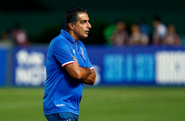 Técnico do Bahia faz crítica a Gabigol sobre lance da expulsão de Kanu