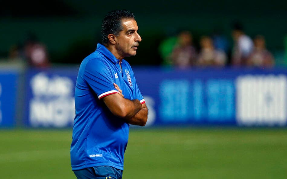 Técnico do Bahia faz crítica a Gabigol sobre lance da expulsão de Kanu