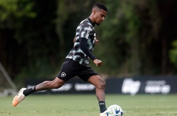 Técnico do Botafogo indica que lançará Tchê Tchê como ponta contra o Corinthians; veja provável escalação!