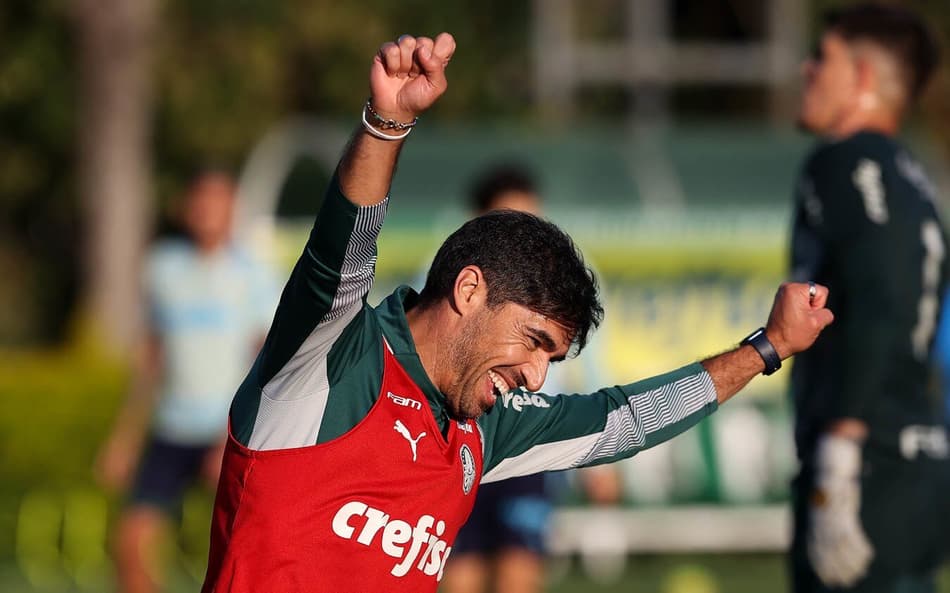 Tem lugar no time? Abel Ferreira participa de atividade em treino do Palmeiras; veja fotos
