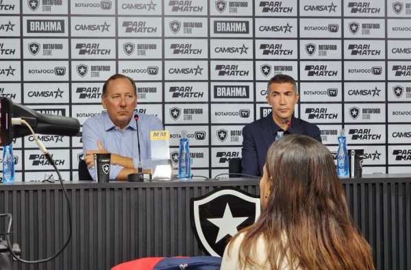 Textor exalta chegada de Lage, avalia possibilidade de reforços e garante: ‘Campeonatos vêm do amor, não do medo’
