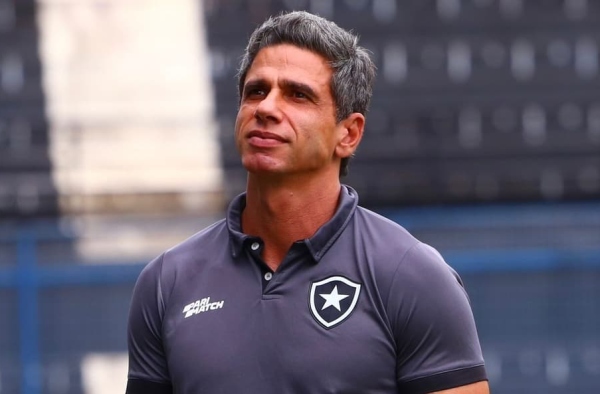 Thiago de Camillis elogia joias do Botafogo, analisa transformações da SAF e revela detalhes do trabalho na base