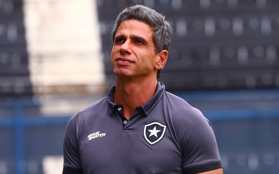 Thiago de Camillis elogia joias do Botafogo, analisa transformações da SAF e revela detalhes do trabalho na base