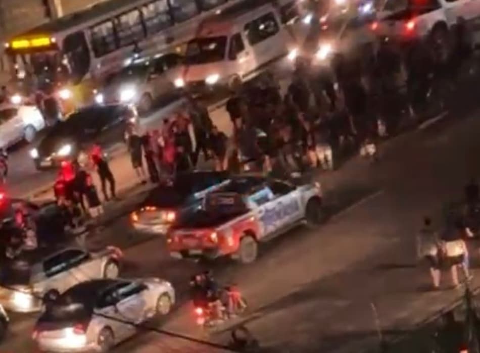 Torcedores do Corinthians são feridos com rojões antes do jogo contra o Remo pela Copa do Brasil