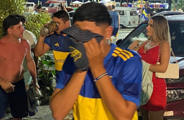 Torcida do Boca Juniors vai do céu ao inferno