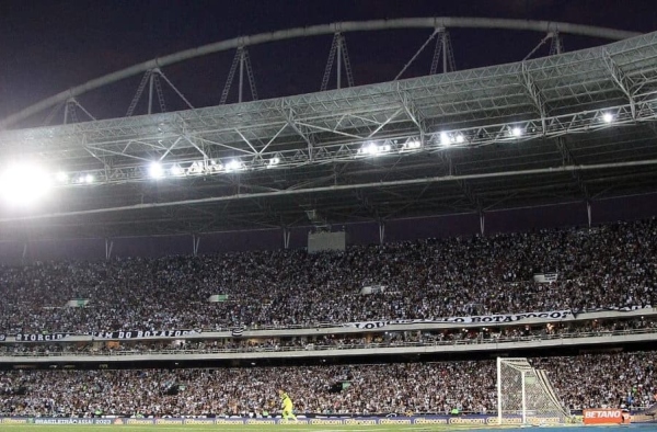 Torcida do Botafogo esgota ingressos para partida contra o Goiás no Nilton Santos