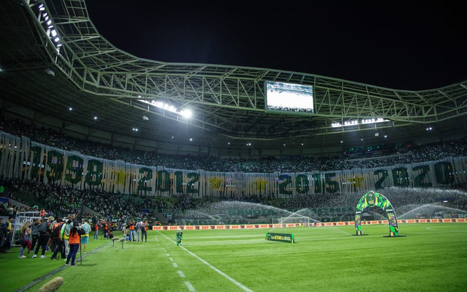 Torcida do Palmeiras prepara mosaico para jogo diante do Deportivo Pereira