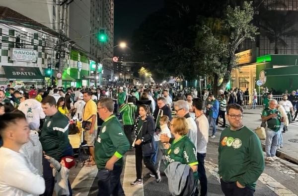 Torcida do Palmeiras proibida de beber nos arredores do Allianz Parque? O Lance! responde!