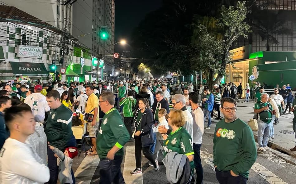 Torcida do Palmeiras proibida de beber nos arredores do Allianz Parque? O Lance! responde!