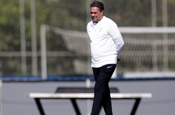 Um mês após saída de Lázaro, Luxemburgo não ‘arruma a casa’ e Corinthians segue em turbulência
