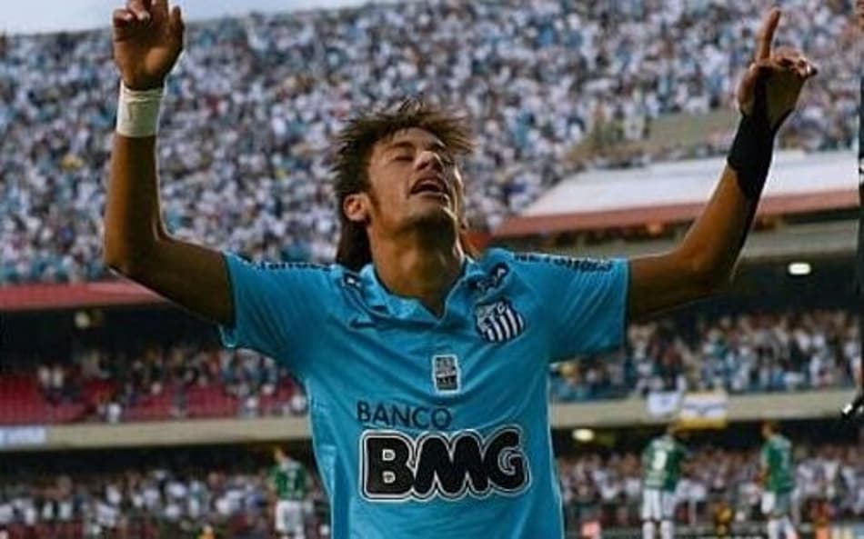 Vazamento revela nova camisa do Santos que lembra momento icônico de Neymar: ‘Histórica’