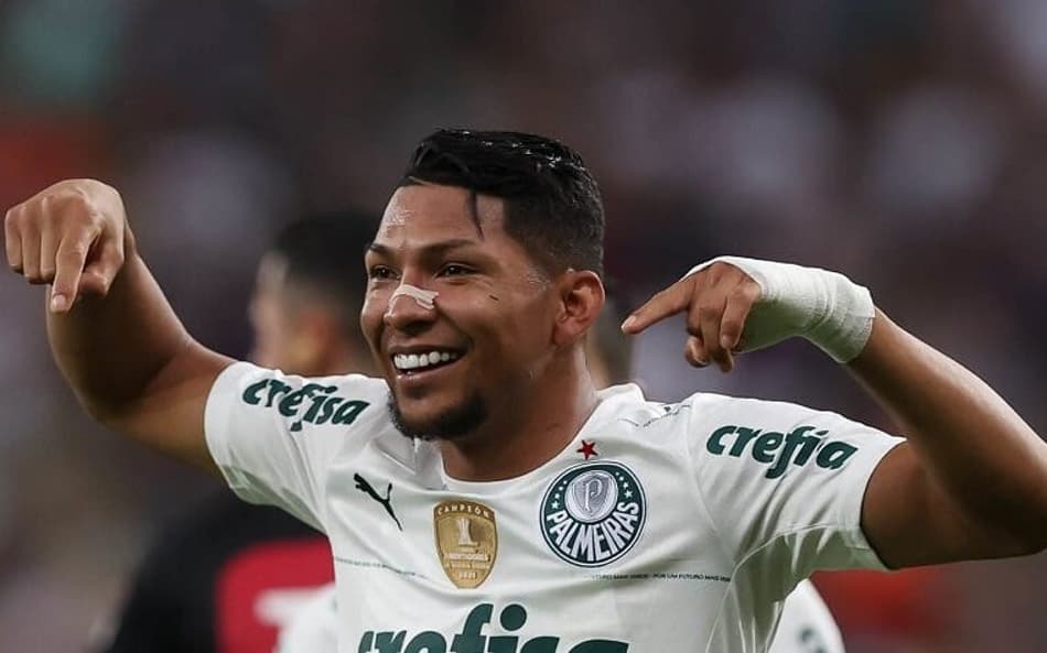 Vem outro? Um ano depois, Rony volta ao palco de golaço de bicicleta pelo Palmeiras