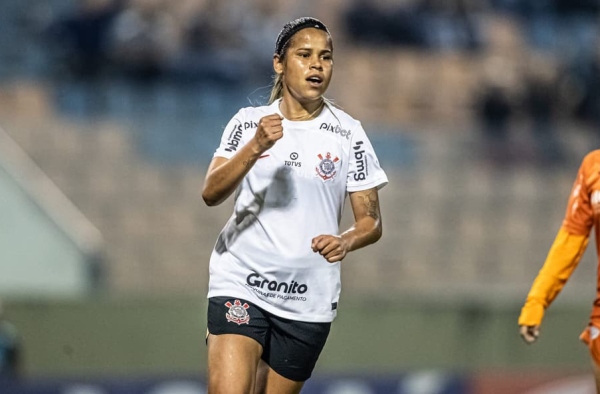 Vic Albuquerque iguala Gabi Nunes na artilharia feminina do Corinthians: ‘Sensação incrível’