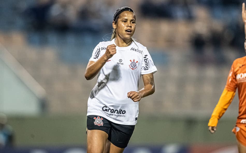 Vic Albuquerque iguala Gabi Nunes na artilharia feminina do Corinthians: ‘Sensação incrível’