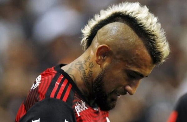 Vidal deixa o Flamengo: relembre momentos da passagem do volante pelo Rubro-Negro