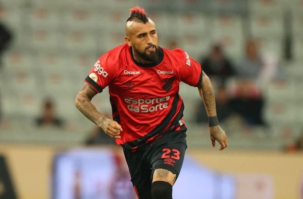 Vidal estreia pelo Athletico e alfineta Sampaoli: ‘Um perdedor’