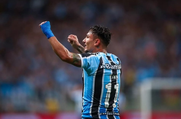 Vina, após título do Gauchão com o Grêmio: ‘Onde passo quero fazer história’