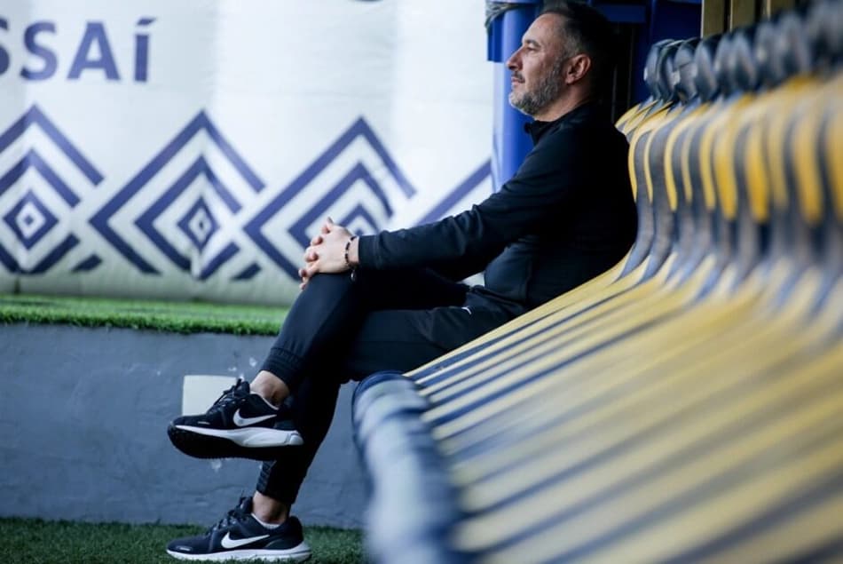 Vítor Pereira aponta dificuldades financeiras do Corinthians para justificar saída do clube