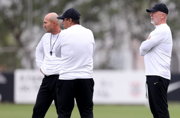 Volta de Mano Menezes ao Corinthians é adiada; entenda o motivo