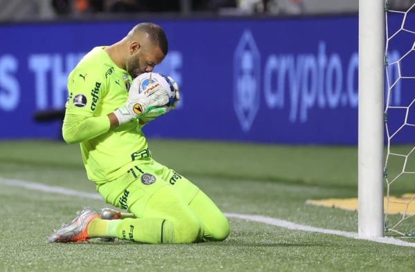 Weverton fala sobre cobranças da torcida do Palmeiras sobre pênaltis: ‘Uma hora eu vou pegar!’