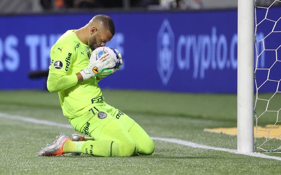 Weverton fala sobre cobranças da torcida do Palmeiras sobre pênaltis: ‘Uma hora eu vou pegar!’