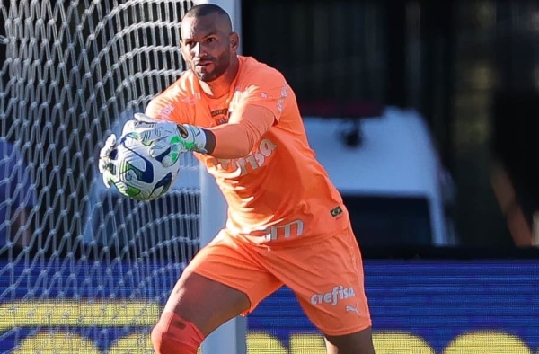 Weverton protege o Palmeiras no Morumbi e iguala marca histórica de São Marcos