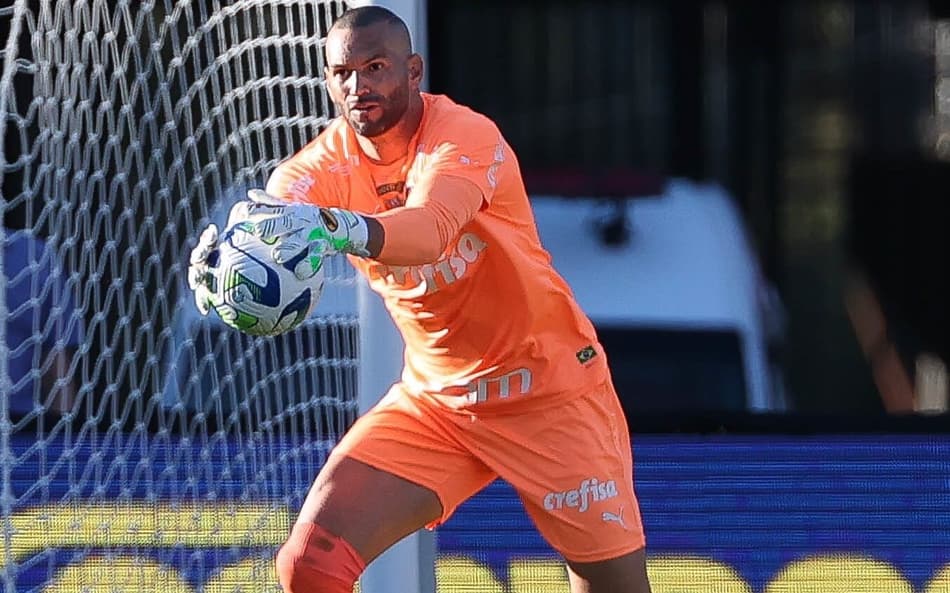 Weverton protege o Palmeiras no Morumbi e iguala marca histórica de São Marcos