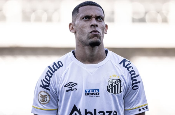 Zagueiro titular do Santos lesiona tornozelo e precisará passar por cirurgia