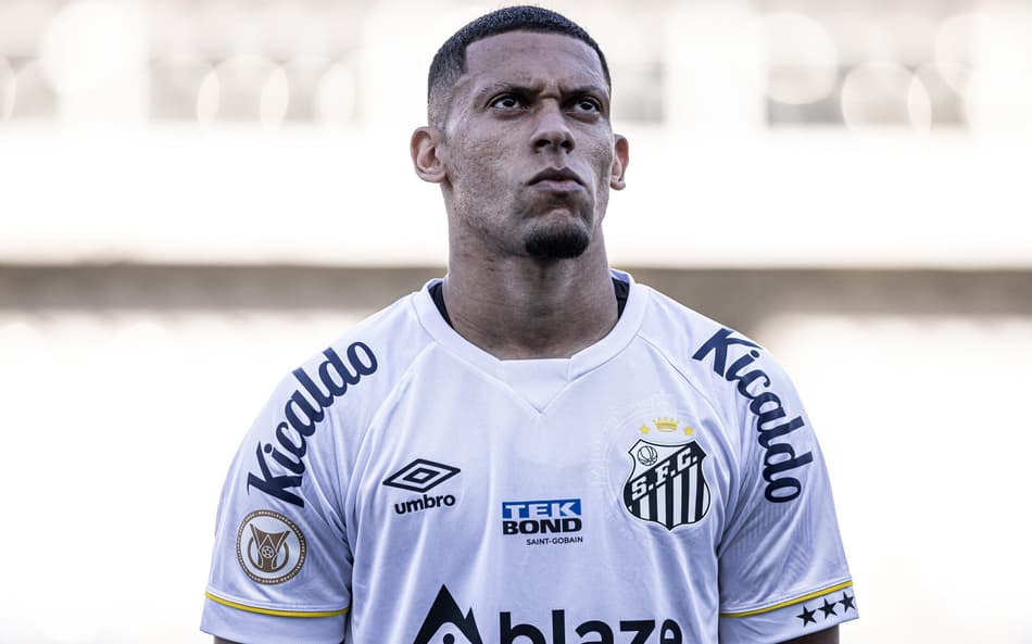 Zagueiro titular do Santos lesiona tornozelo e precisará passar por cirurgia