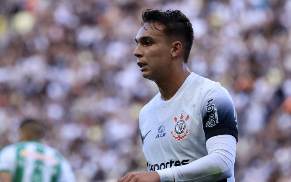 Corinthians libera atacante e aumenta lista de saídas