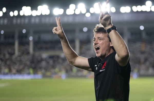 Diniz no Vasco: segunda passagem do técnico pelo clube completa um mês