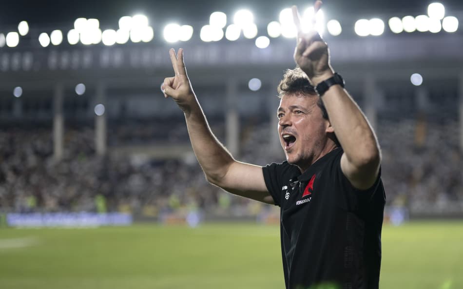 Diniz no Vasco: segunda passagem do técnico pelo clube completa um mês