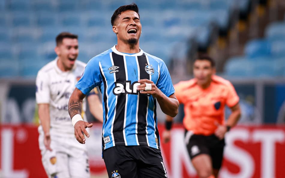 Direção do Grêmio se posiciona sobre Arezo