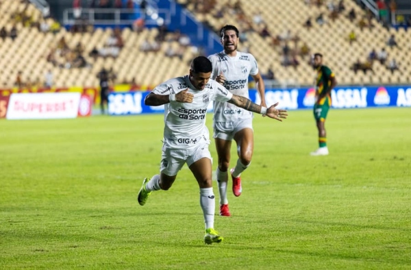 Galeano celebra vitória do Ceará e enaltece presença da torcida