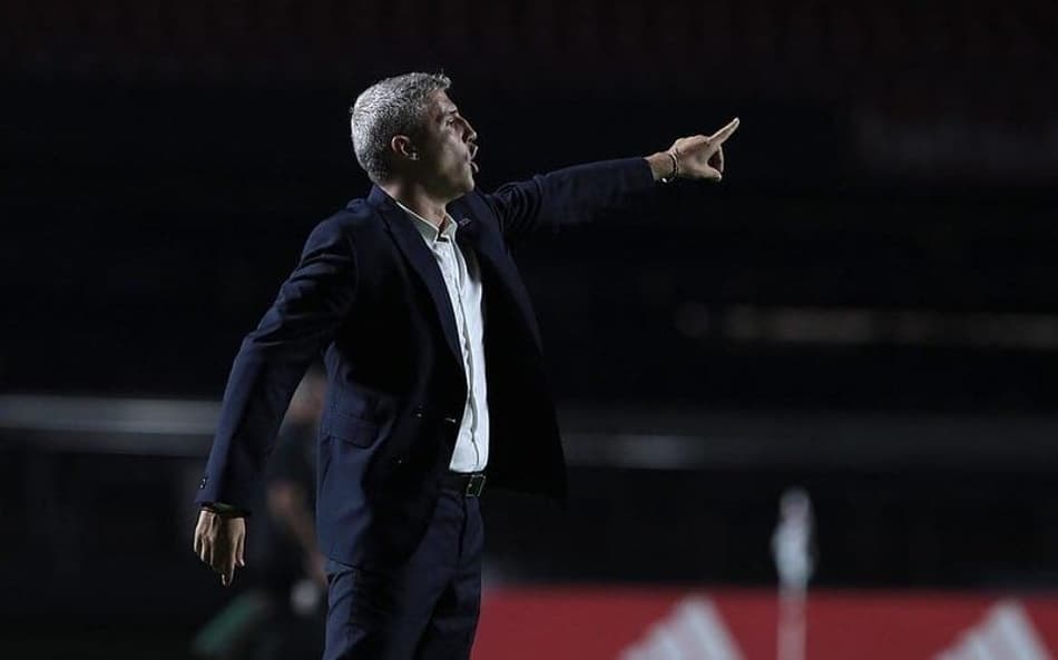 São Paulo anuncia retorno do técnico Hernán Crespo