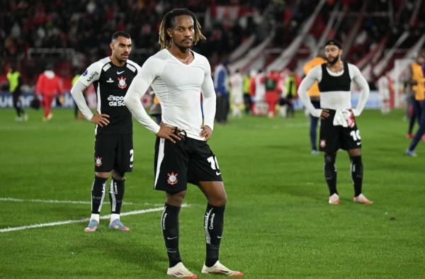 ‘Uma decepção para o clube’: Carrillo desabafa após eliminação do Corinthians