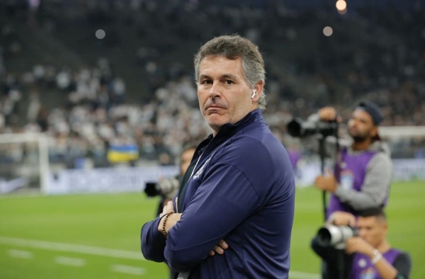 Vice do Corinthians chama gestão de Augusto Melo de ‘baderna’ e defende Conselho